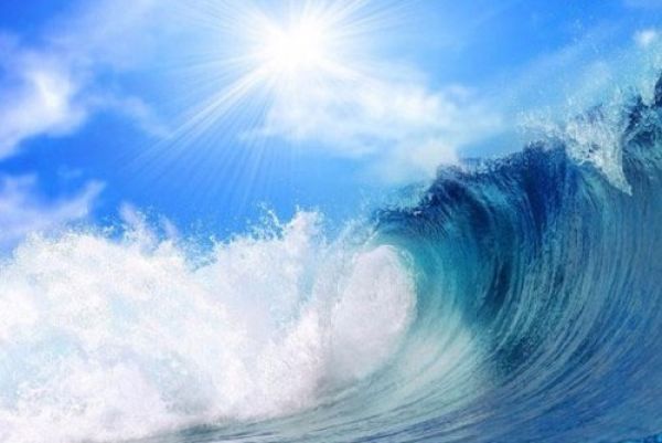 Mơ thấy sóng biển đánh con gì? Con số may mắn cho giấc mơ thấy sóng biển